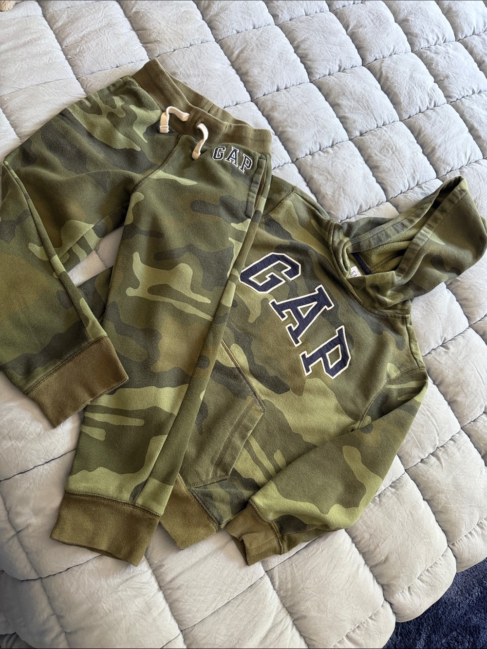 GAP Camo Jogger Sweatpants in Olive Green & Khaki